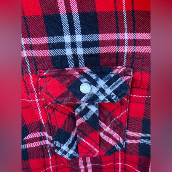 EUC BC Clothing Red and Black Plaid Button Down Jacket Shirt Size Medium - Picture 3 of 12